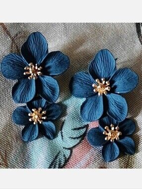 Midnight Blue Matte Gold Tone Metal Pierced Earrings NOC Plumeria Flower NEW
